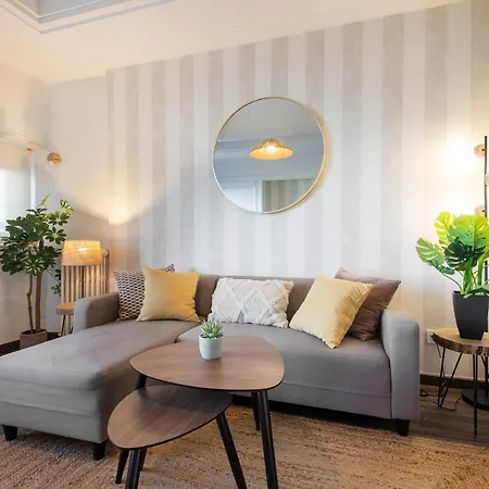 Apartment Cozy In Front Of The *